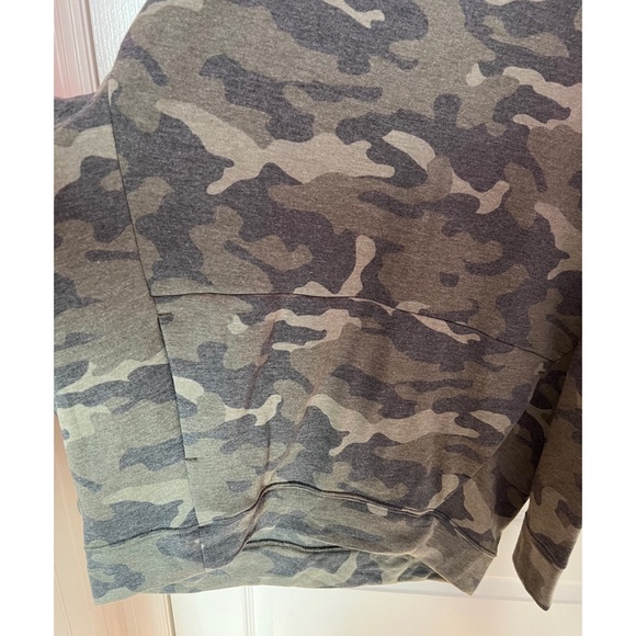 NWOT Express One Eleven Oversized Distressed Camo Sweatshirt size M - Picture 7 of 9